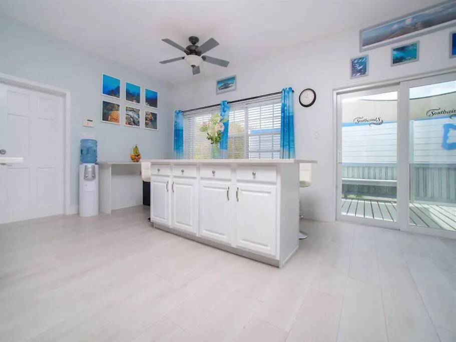 דירה East End Southwinds Vacation Home איי קיימן
