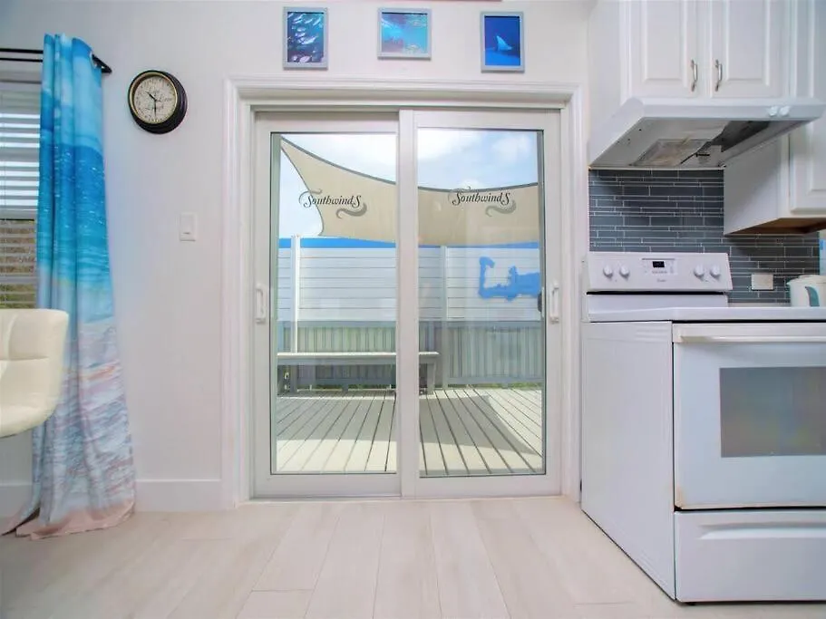 East End Southwinds Vacation Home דירה